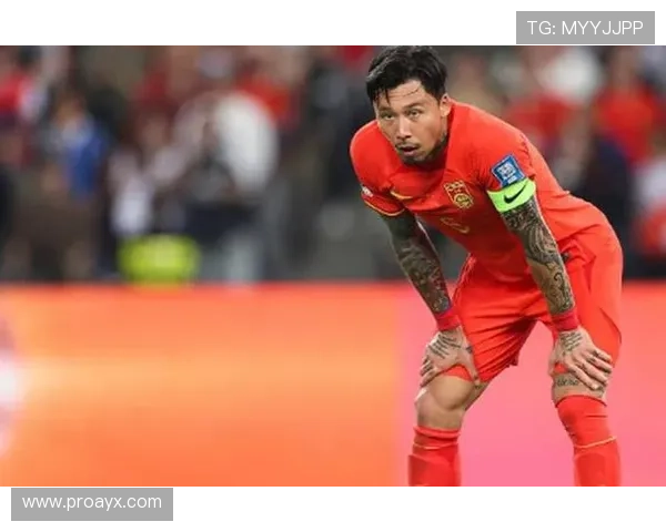 张琳芃展现稳健防守功力,助力球队筑牢防线 张琳芃展现稳健防守功力,助力球队筑牢防线